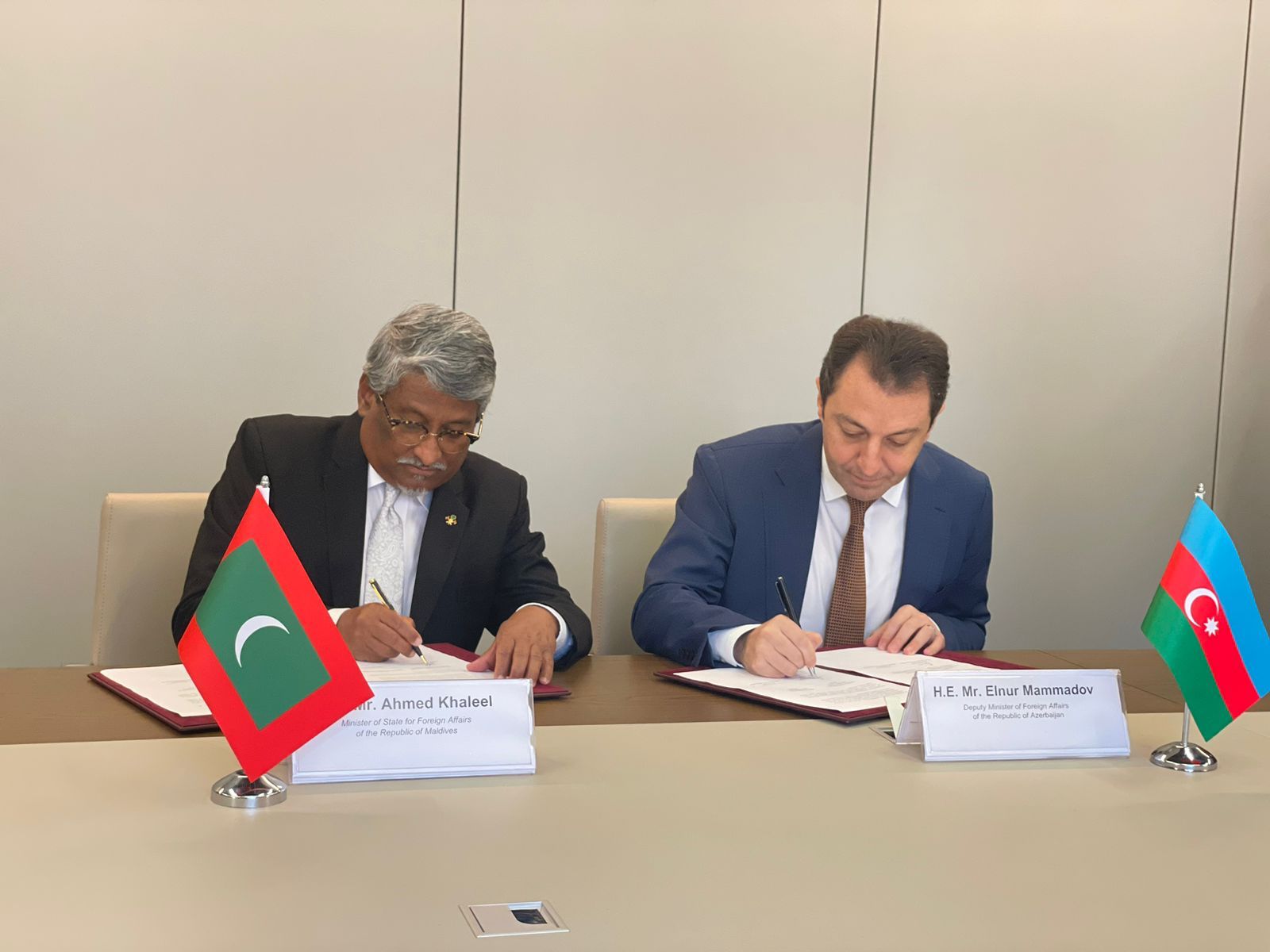 ގުޅުންބަދަހި ކުރުމުގެ އެއްބަސްވުމެއްގައި ރާއްޖޭން އަޒަރުބައިޖާނާއެކު ސޮއިކޮށްފި