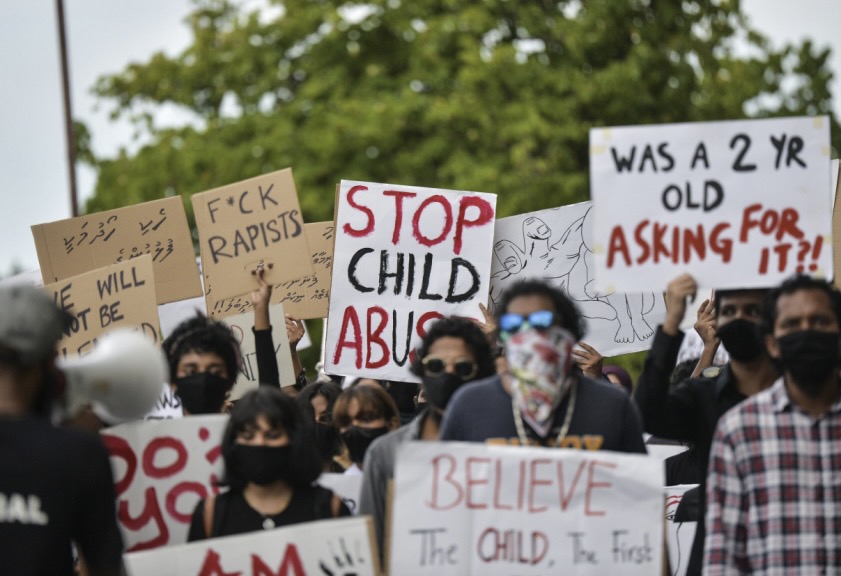 ކުޑަކުއްޖަކަށް ޖިންސީ ގޯނާކުރި މައްސަލައެއްގައި 61 އަހަރުގެ މީހަކު ހައްޔަރު ކޮށްފި