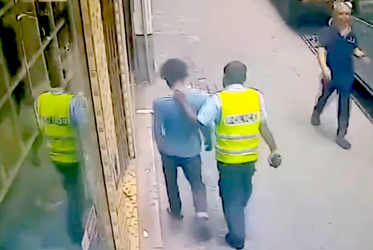 ޒިންމާއަދާކުރުމުގައި ނަމޫނާ ދެއްކި ފުލުހަކަށް ޢާއްމުންގެ ތަޢުރީފް