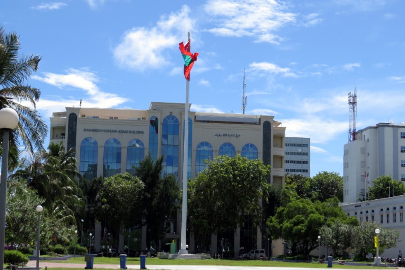 ކާޓެލް އުސޫލުން މަސްތުވާތަކެތި ވިއްކަމުން ދިޔަ ތަނަކުން ބަޔަކު އަތުލައިގެންފި