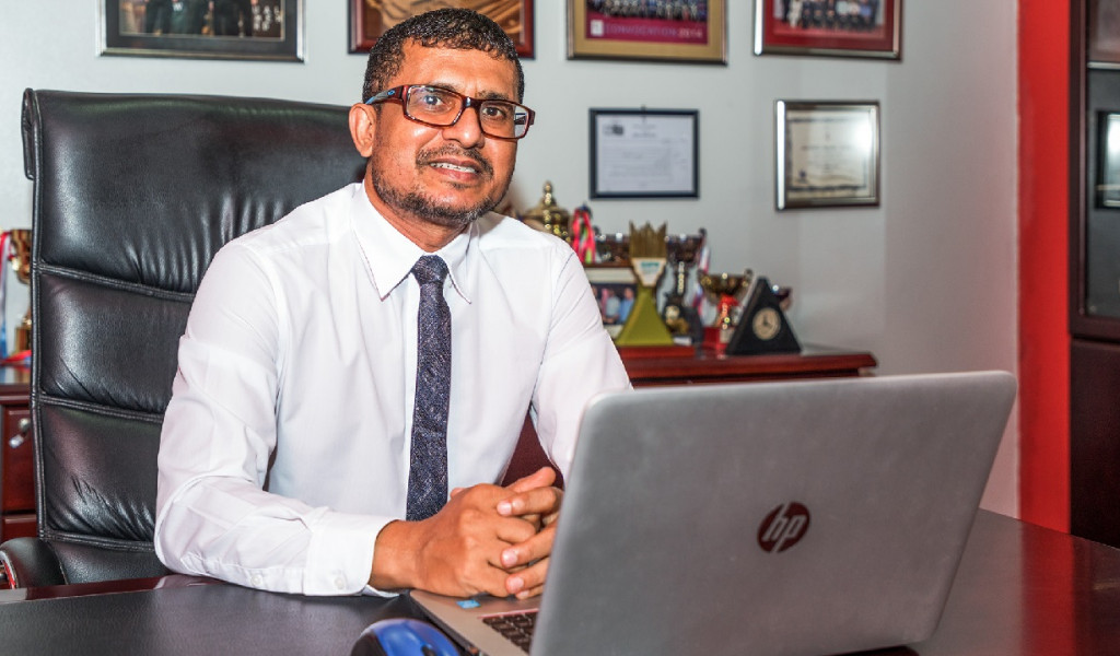 ޒުވާނުން މަގުމަތިވިޔަ ނުދިނުމަށް ސައިރިކްސް ޝަރީފް ނަމޫނާ ދައްކަވަނީ