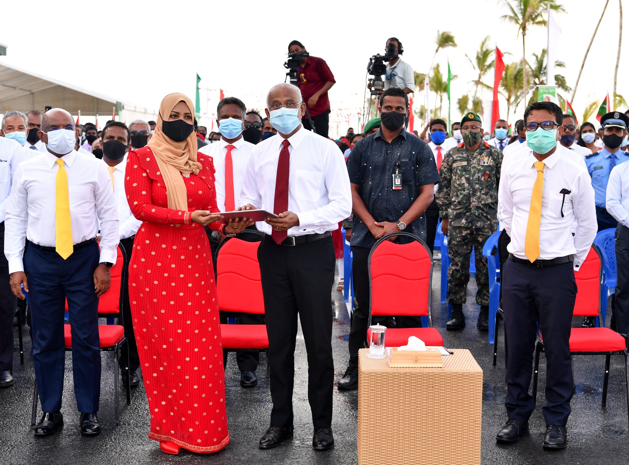 ރައީސް އިބްރާހިމް މުހަންމަދު ސޯލިހާއި ޓްރާންސްޕޯޓް މިނިސްޓަރު އާއިޝަތު ނަހުލާ