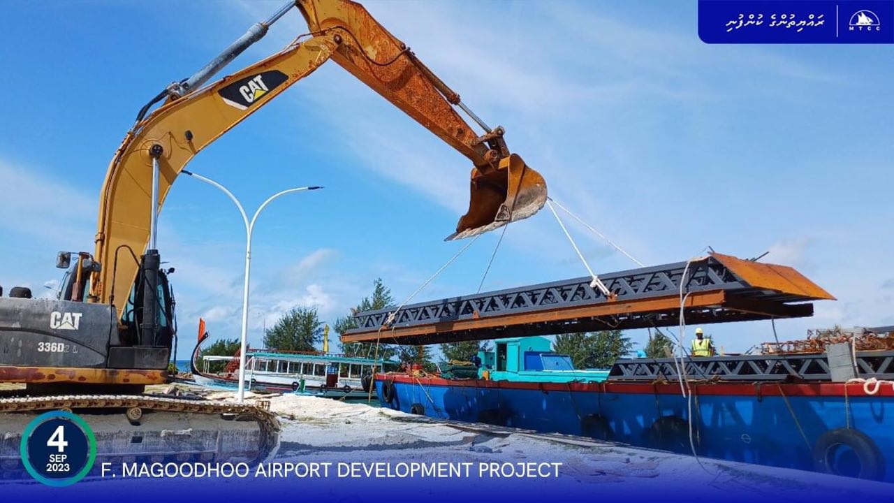 މަގޫދޫ އެއަރޕޯޓް: މަސައްކަތަށް ބޭނުންވާ ސާމާނު ރަށަށް ގެންގޮސްފި