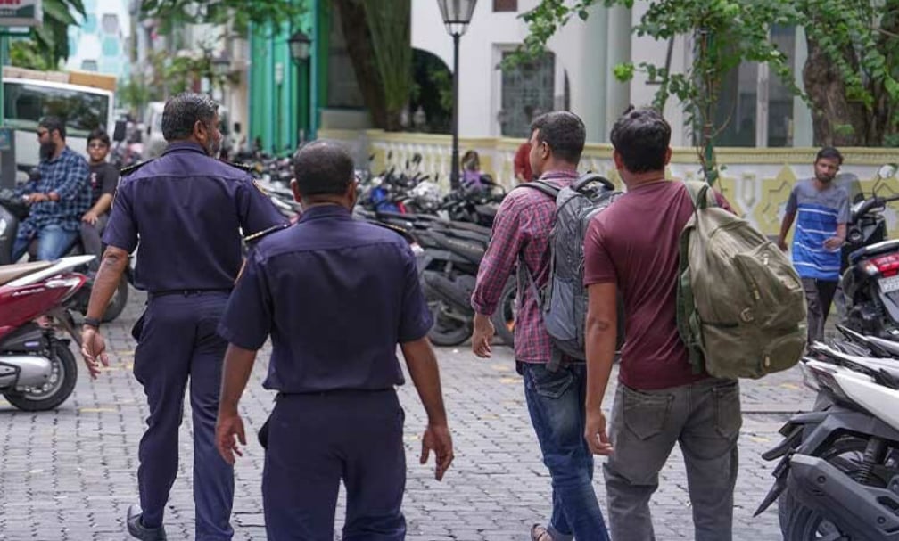 ދަންވަރު 12 ގެ ފަހުން ބޭރުގައި އުޅޭ ބިދޭސީން ހުއްޓުވައި ސުވާލުކުރަން ރައީސް އަންގަވައިފި