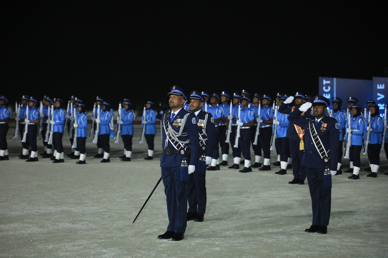 ހިތަދޫ ކަސްޓޯޑިއަލަށް މަސްތުވާތަކެތި ވައްދަން އުޅުނު ފުލުހަކަށް ދަޢުވާކުރަން ފޮނުވައިފި