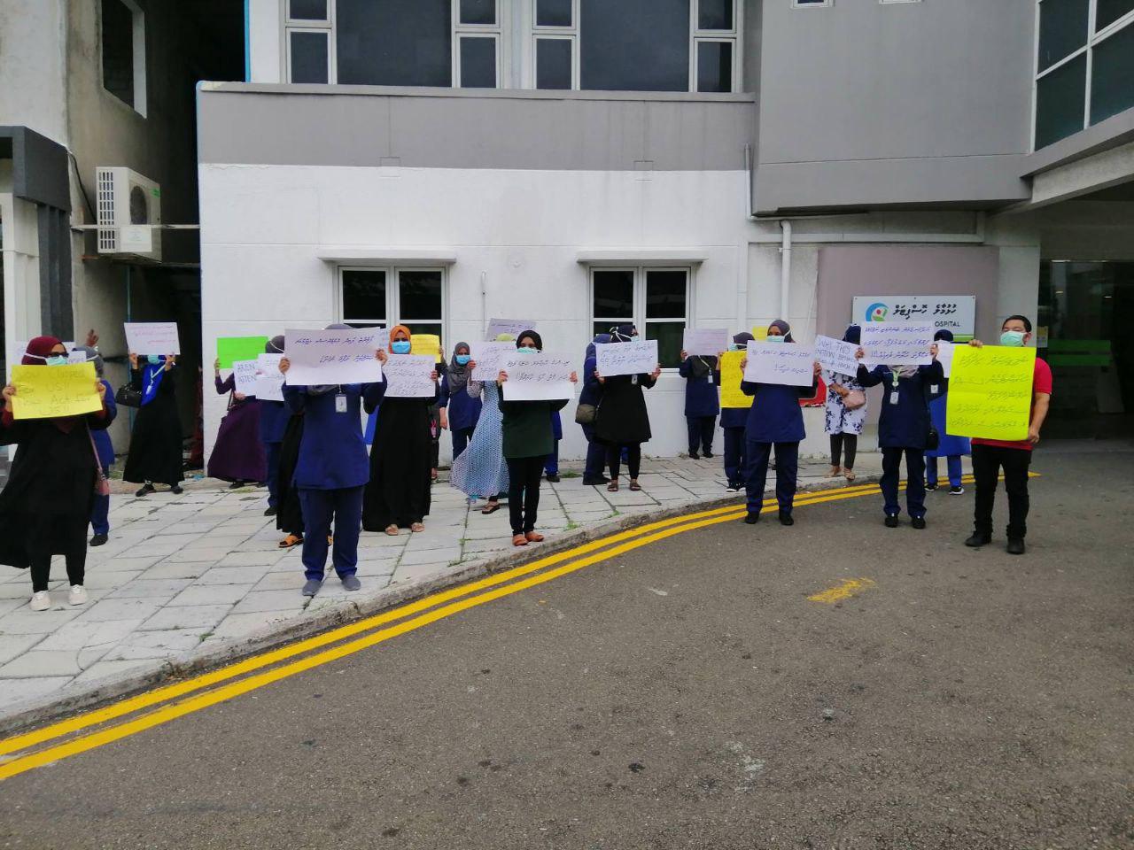 މުޒާހަރާކުރި ނަރުހުންނަށް ފިޔަވަޅު އެޅުން؛ މޫނުމަތީގައި ޖެހި ތަފާލެއް!؟