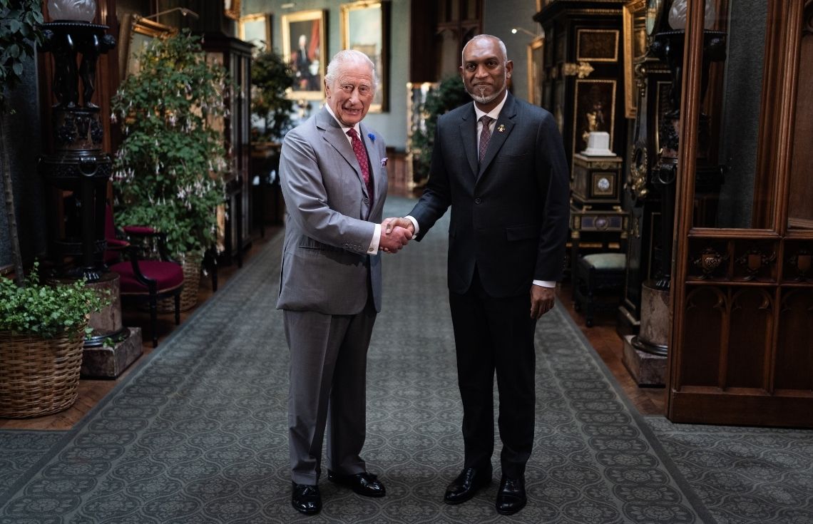 ރައީސް ޑރ. މުޢިއްޒު އިނގިރޭސިވިލާތަށް ކުރެއްވި ދަތުރުފުޅު ނިންމަވާލައްވައިފި