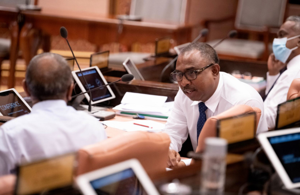 ކަރަންޓް ބިލު ބޮޑުވަނީ ކުރީ ސަރުކާރުން ކަންކުރި ގޮތުން: އާޒިމް