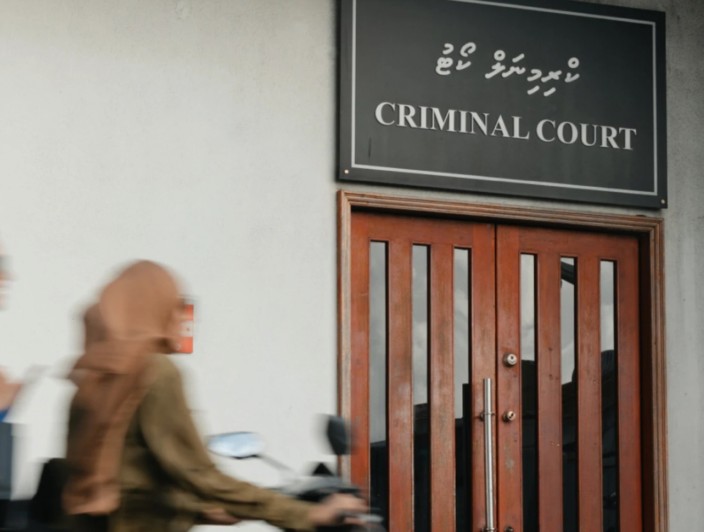 ފިހާރައެއްގެ ފުރާޅު ނައްޓާލައިގެން ވައްކަން ކުރި މީހަކު 10 ދުވަހަށް ބަންދު