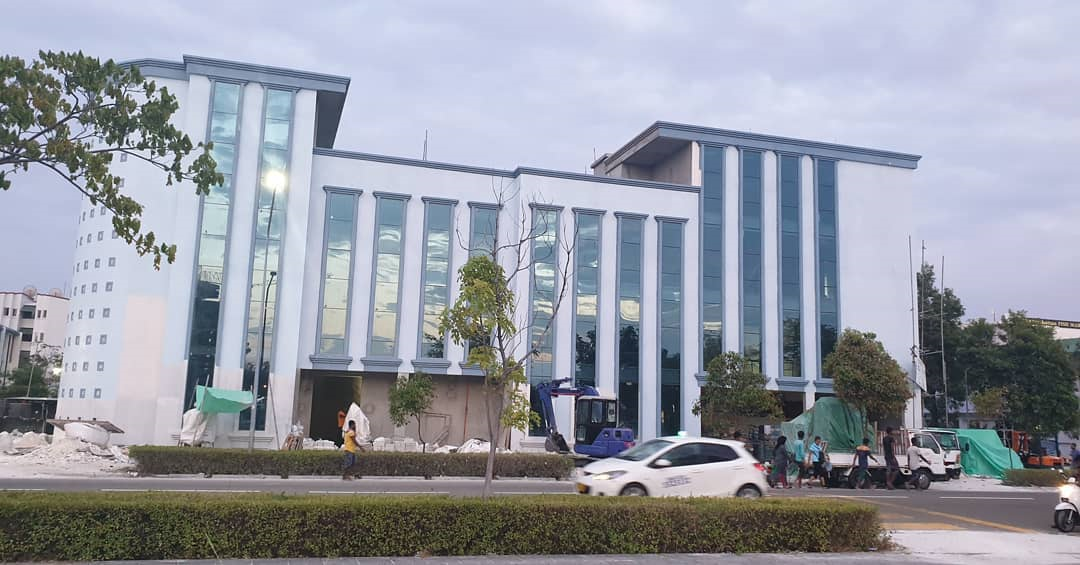 ފުލުހަކަށް ހަމަލާދިނުން: ފުލުސްމީހާ ދެއްކި ހިތްވަރަށް ސީޕީގެ ތައުރީފު