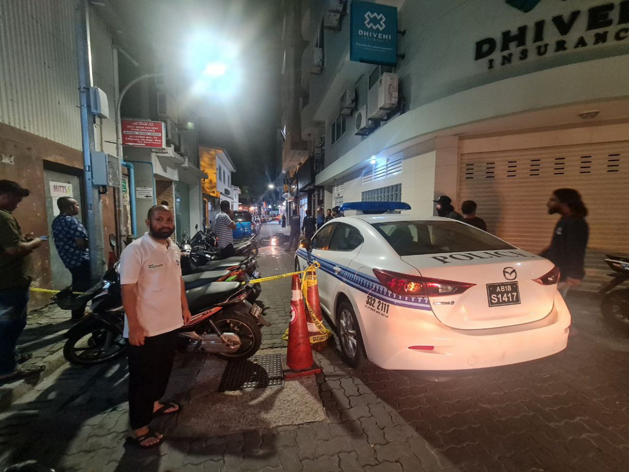 މާލޭގައި ސައިކަލެއް ކޮންޓްރޯލް ނުވެ ގޮސް ފިހާރައަކަށް ވަދެ މީހަކަށް އަނިޔާވެއްޖެ