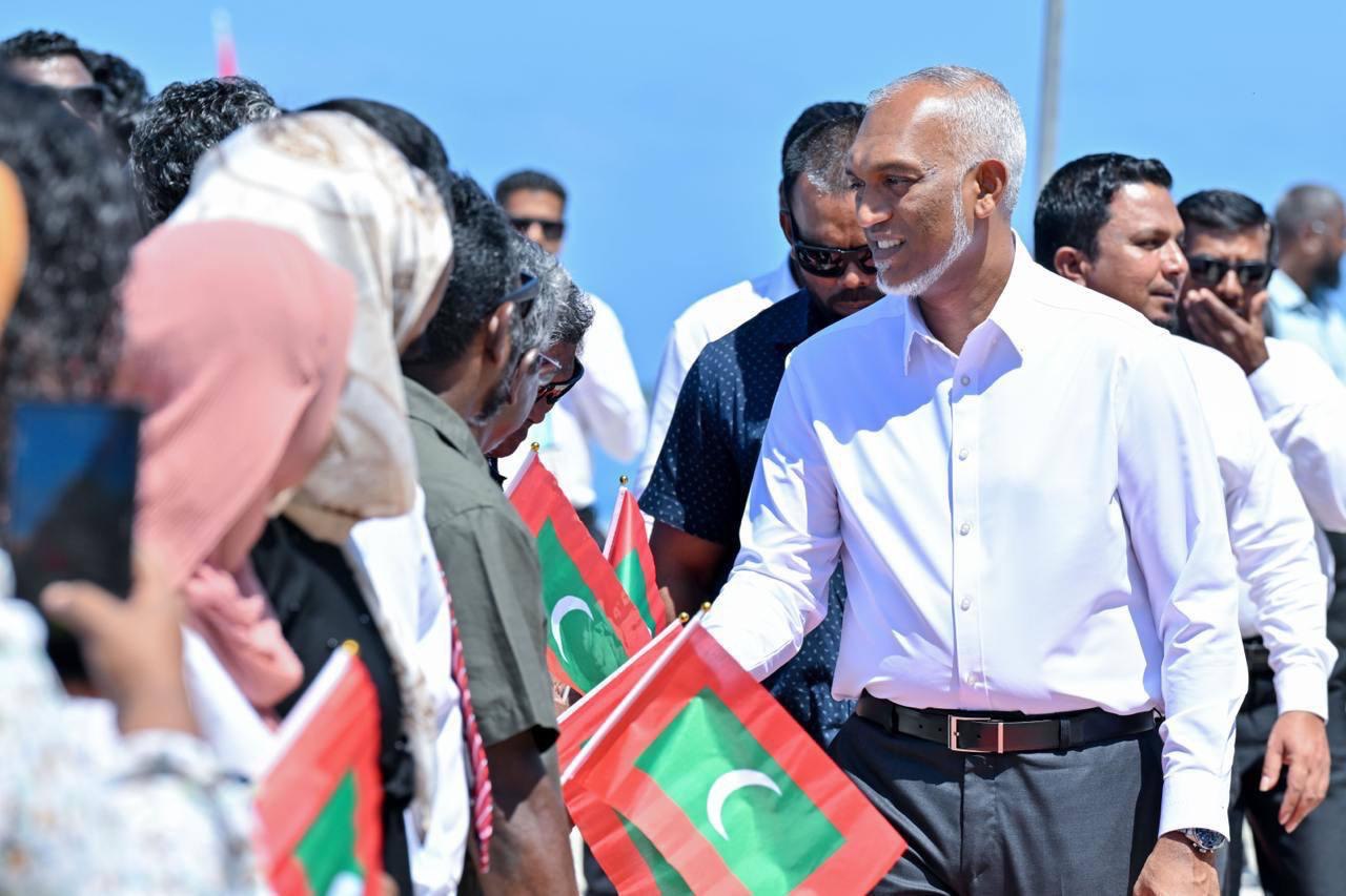 ދެ އަތޮޅަކަށް ކުރެއްވި ދަތުރުފުޅަށްފަހު ރައީސް މާލެ ވަޑައިގެންފި