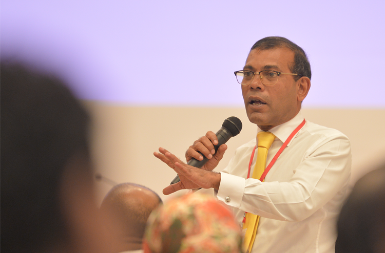 ރައީސް ނަޝީދު އެދިވަޑައިގަތީ ސްކޫލުތައް ބަންދުނުކޮށް ވެކްސިން ޖެހުން އަވަސްކުރަން