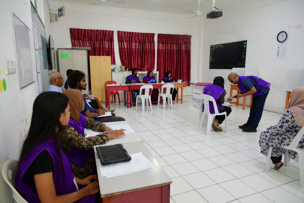 މަޖިލީސް އިންތިޚާބަށް ކުރިމަތިލުމަށް ހުށައެޅި 14 މީހެއްގެ ފޯމު ބަލައިގެންފި