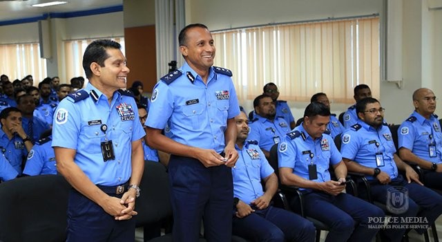 ޕޮލިސް ކޮމިޝަނަރާއި ވަކިވަކި ފުލުހުން މަޖިލީހަށް ހާޒިރުވާނެކަމަށް ބުނެފި