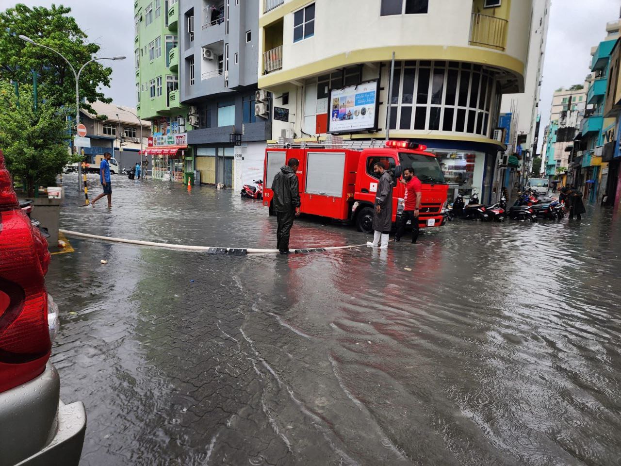 މާލޭގައި ފެންބޮޑުވެފައިވާތީ ޒަރޫރީ ބޭނުންތަކުގައި ނޫނީ އުޅަނދުތައް ނުދުއްވުމަށް ފުލުހުން އެދިއްޖެ