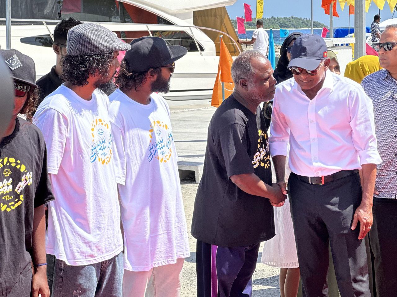 ޒުވާނުންނަށް ބަސް ބުނަން ފުރުސަތު ދޭންޖެހޭ: ރައީސް