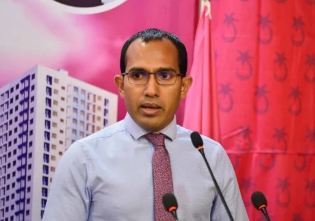 މުއިއްޒު އުޑުގަ ޖެހިފަ ބިމުގަ ޖެހުނަސް ޕީއެންއެފްގެ ޓައުންހޯލް ކުރިއަށްދާނެ: މަލީހު