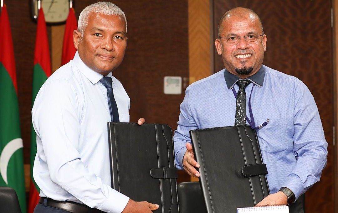 ކެއަރސޮސައިޓީގެ ޓީޗަރެއްގެ 1 އަހަރު ދުވަހުގެ މުސާރަ ސްޓެލްކޯއިން ހަމަޖައްސައިދީފި