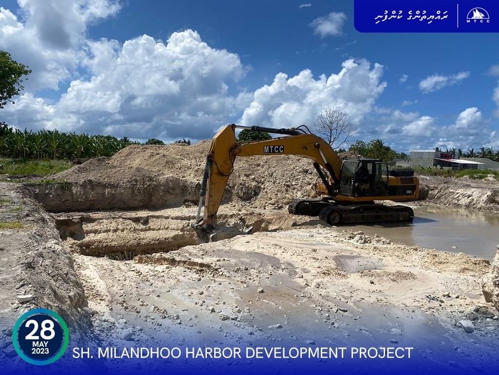 ށ. މިލަންދޫ ބަނދަރު: މިހާރު ކުރިއަށްދަނީ ބަނދަރު ފުންކުރުމުގެ މަސައްކަތް