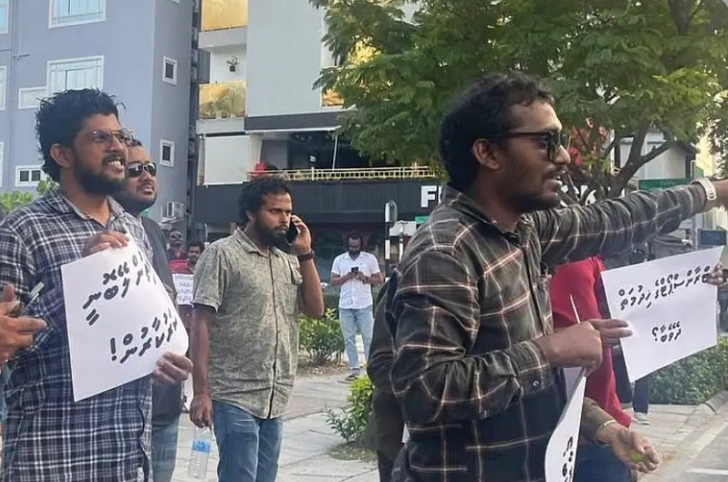 ސަރުކާރުގެ ޓެކްސީ ލައިނުން ދައުލަތަށް ގެއްލުންވާނެ ކަމަށް ބުނެ އެކަން ހުއްޓާލަން ގޮވާލައިފި