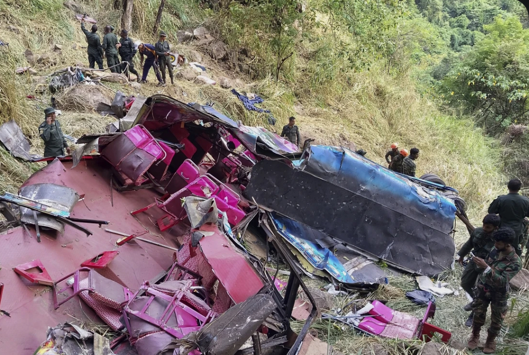 ސްރީލަންކާގައި ހިނގި ބަސް އެކްސިޑެންޓެއްގައި 15 މީހުން މަރުވެއްޖެ