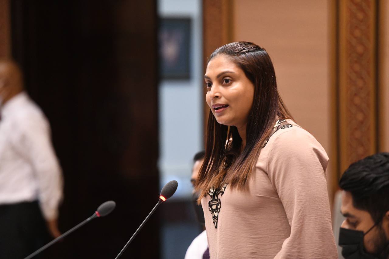 ފުލިދޫ ސްކޫލްގެ މަލްޓި-ޕާޕަސް ހޯލްގެ މަސައްކަތް ލަސްވަނީ ބިން ހަމަނުޖެހޭތީ - މިނިސްޓަރ