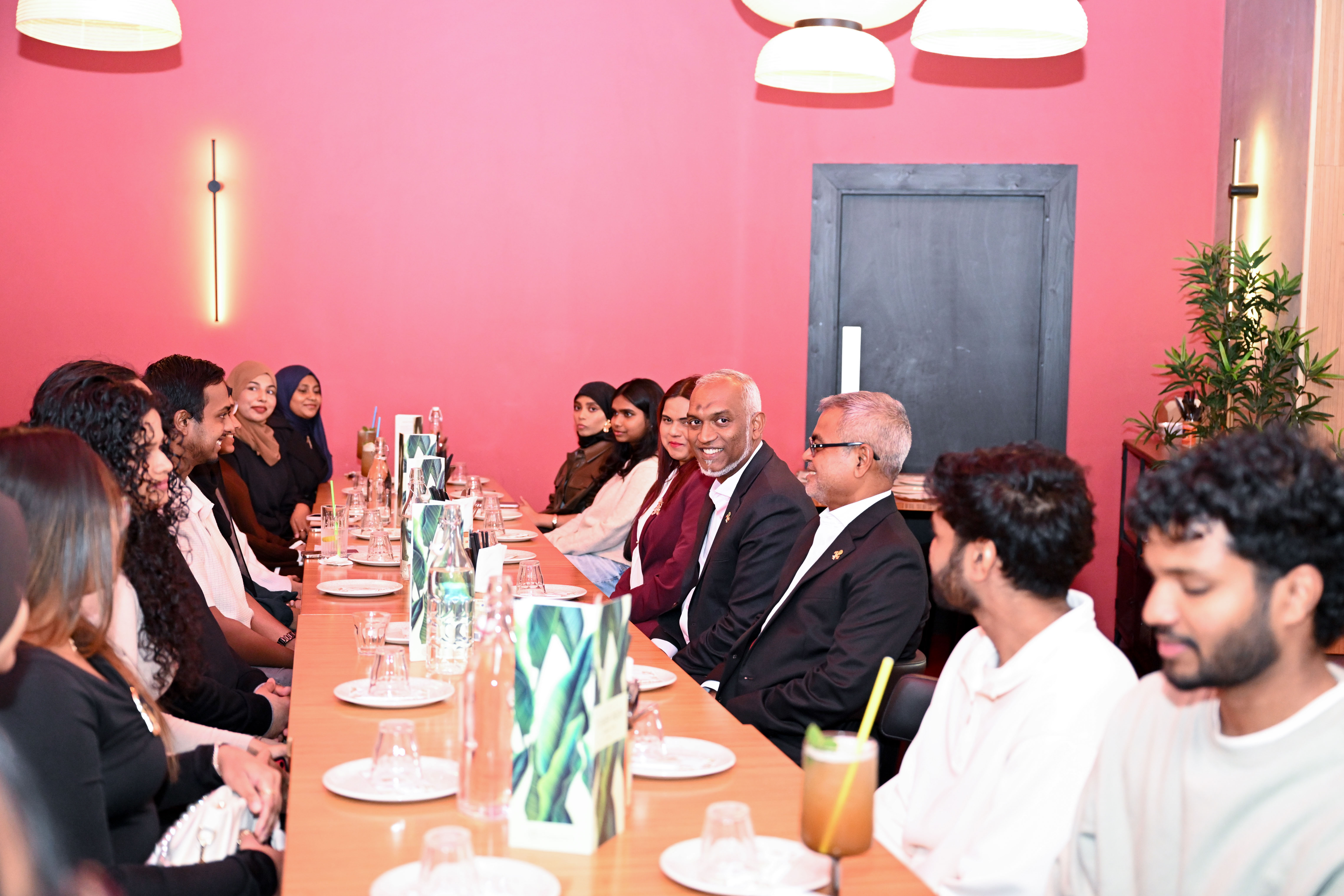 ބޭރުގައި މަތީ ތަޢުލީމް ހާސިލްކުރާ ދަރިވަރުންނަށް ކުރިމަތިވާ ދަތިތައް ޙައްލުކޮށްދޭނަން: ރައީސް