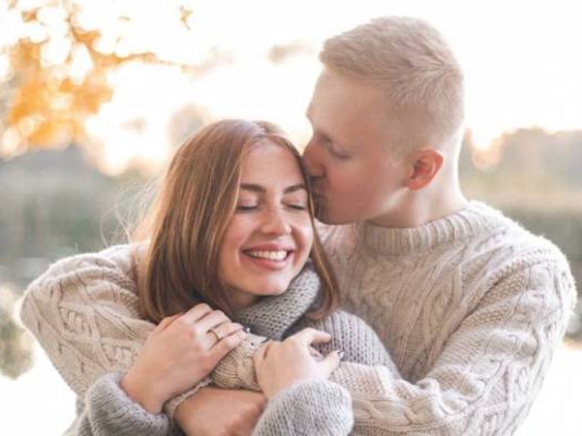 އަންހެންވެރިން މީހުންގެ ފިރިންދެކެ ލޯބިވަނީ ކީއްވެ؟