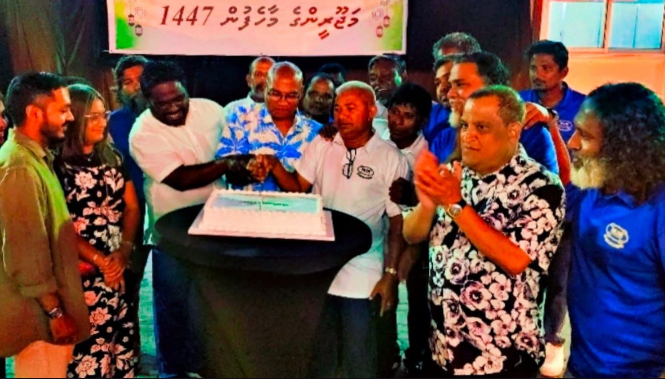 މަޖޫރީންގެ އަތުން ފައިސާ އެއްކޮށްގެން މާހެފުމެއްގެ ނަމުގައި މޭޔަރު ކަމަށް ވާދަކުރާ މޫސާ އަލީ ޖަލީލަށް ކެމްޕޭން ކޮށްދީފި