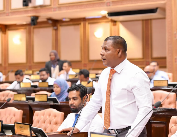 ރައްޔިތުންގެ ފައިސާއިން ވައްކަންކުރާ އެންމެންގެ މައްސަލަ ހަމަހަމަކަމާއެކު ބެލެންވާނެ: އައްބާސް