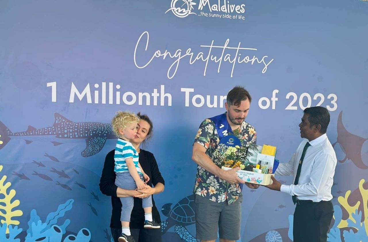މި އަހަރުގެ އެއް މިލިއަން ވަނަ ފަތުރުވެރިޔާ މިއަދު ރާއްޖެއަށް ޒިޔާރަތްކޮށްފި