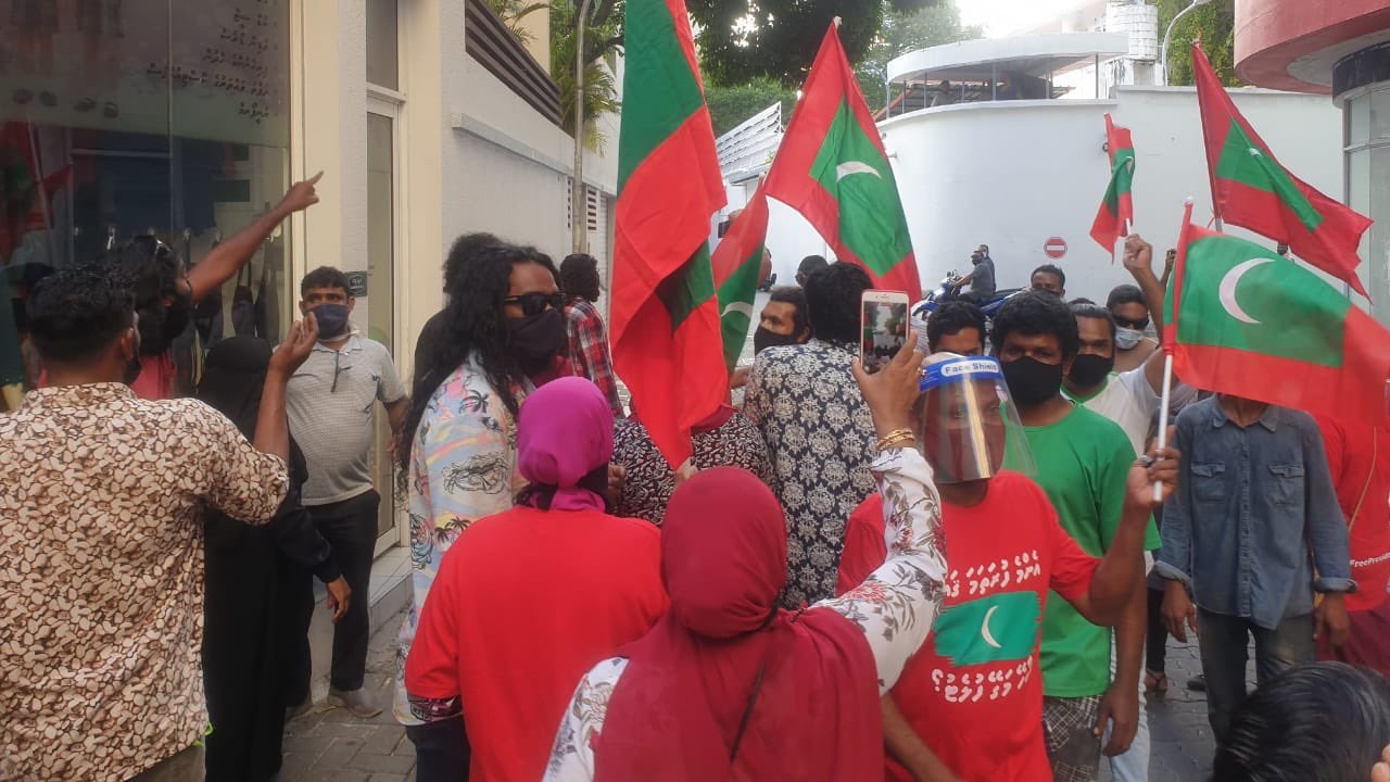 ކޯވިޑް-19: އެންމެ ގިނަވެގެން އެއްވެ އުޅެވޭނީ އެއްފަހަރާ ފަސްމީހުންނަށް