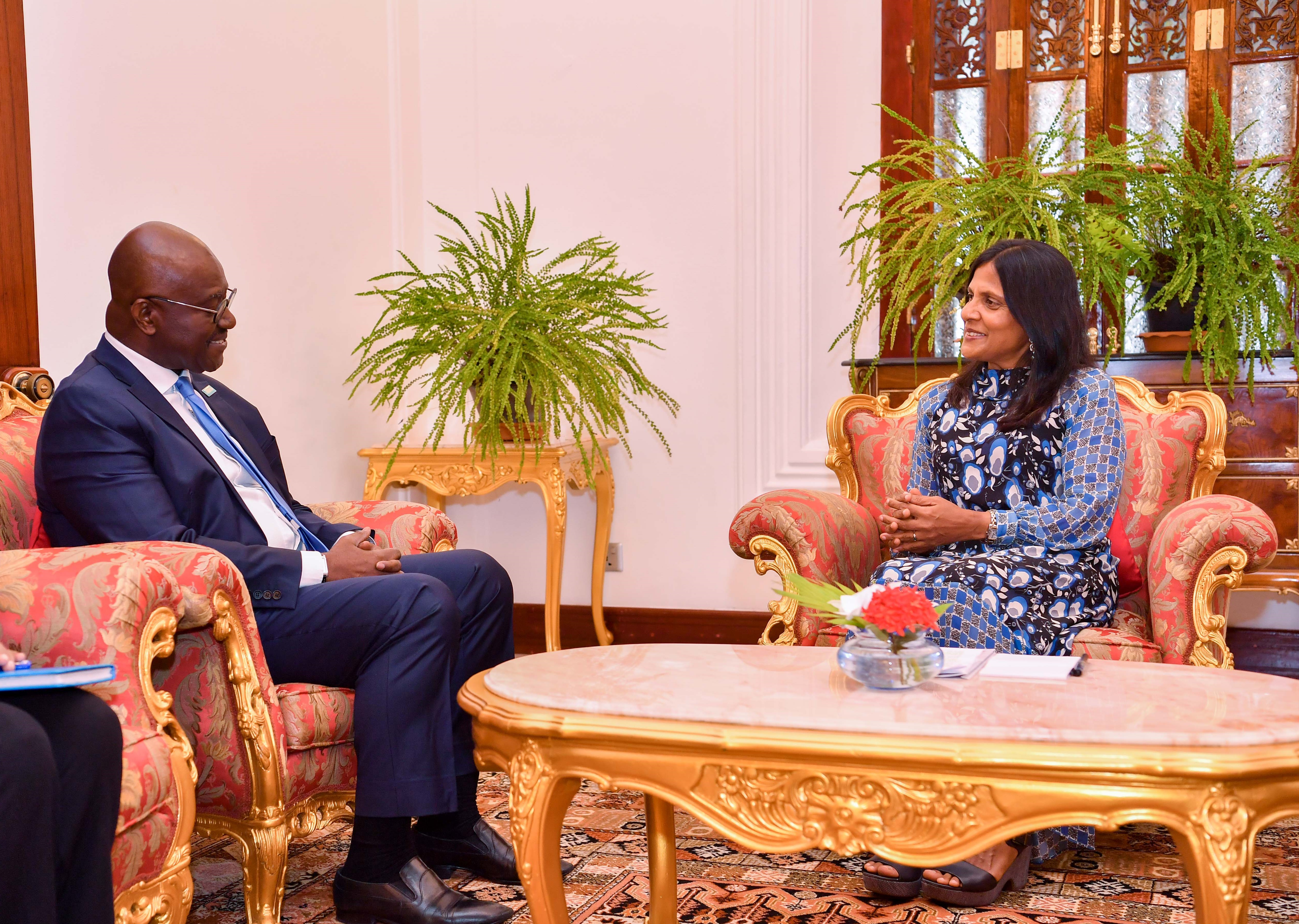 ޔުނިސެފުން ރައީސުލްޖުމްހޫރިއްޔާގެ އަނބިކަނބަލުންގެ އަރިހަށް އިޙްތިރާމުގެ ޒިޔާރަތެއް ކުރައްވައިފި