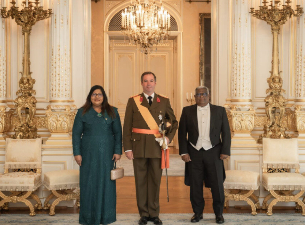 ލަގްޒަމްބާގަށް ކަނޑައެޅުއްވި ނޮން ރެސިޑެންޓް ސަފީރު ފަތްކޮޅު އަރުވައިފި