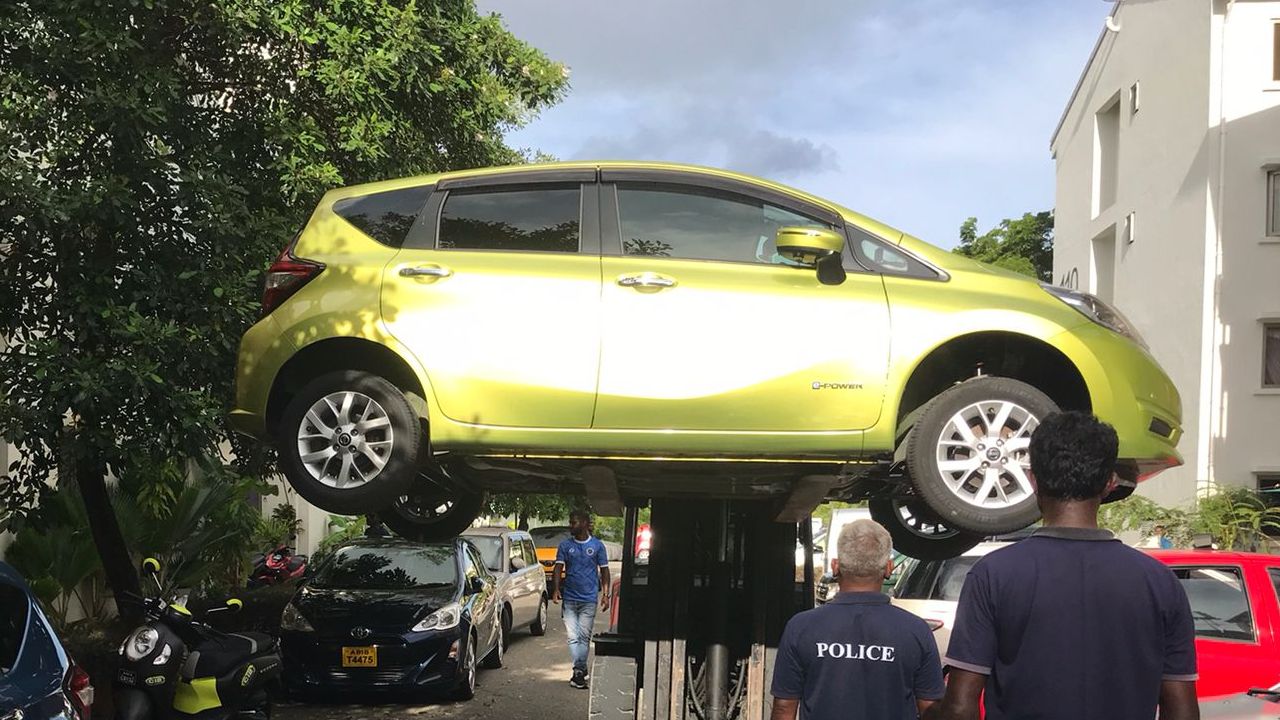 ރަޖިސްޓްރީނުކޮށް ގިނަ ދުވަސްތަކެއް ވަންދެން ހުޅުމާލޭގައި ޕާކުކޮށްފައިހުރި އުޅަނދުތައް ނަގަން ފަށައިފި