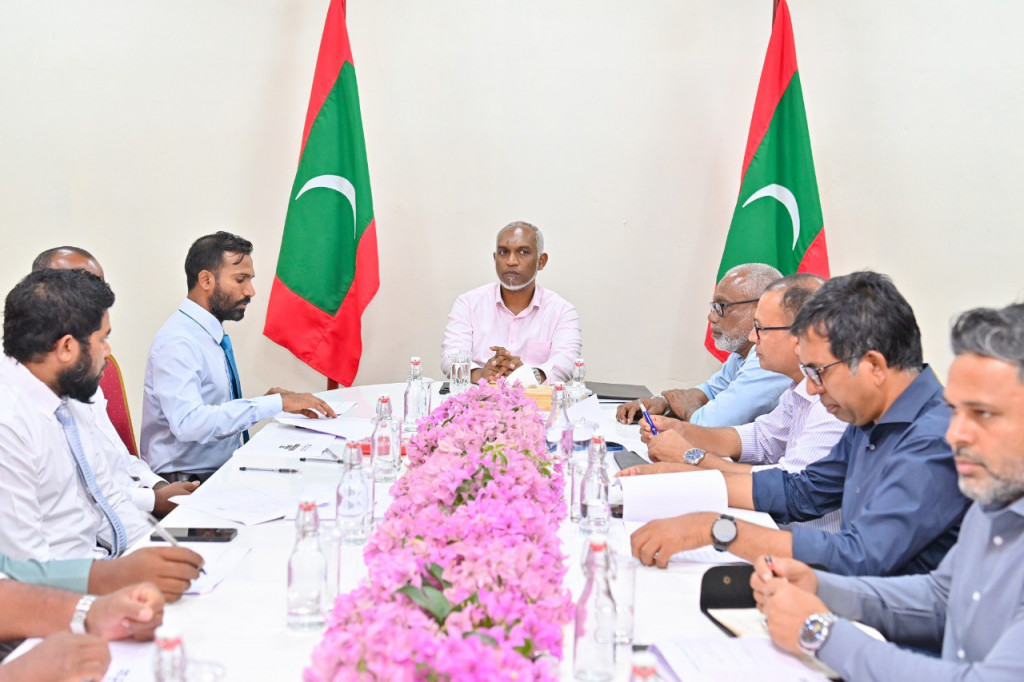 33 ދުވަހުން 150 ކައުންސިލާ ރައީސް މުއިއްޒު ބައްދަލު ކުރައްވައިފި