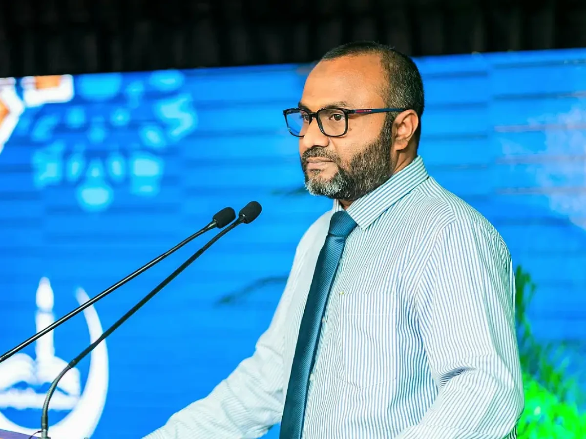 ހުކުރު ނަމާދުގައި ދިގު ސޫރަތްތައް ކިޔަވާތީ ޝަކުވާ ލިބޭ: ވަޒީރު