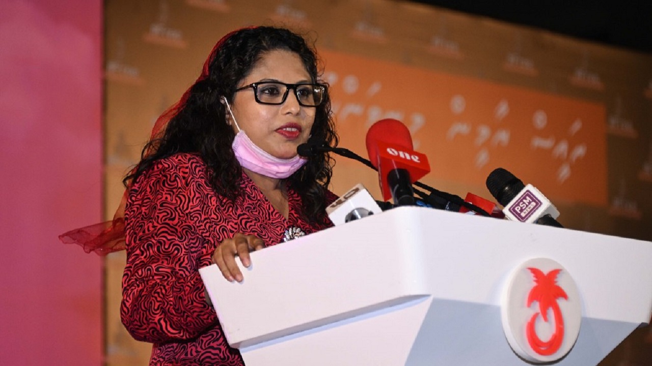 ފިލްމީ މަސައްކަތް ދަށްކޮށްލުމުން ހީނާ އަށް ފާޑުކިޔުން އަމާޒުވެއްޖެ