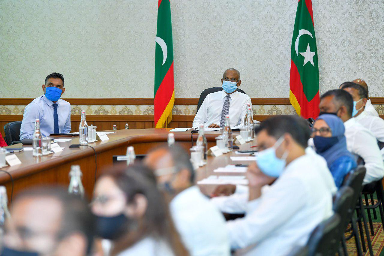 ކޯވިޑް-19: ބޭރަށް ނުކުންނައިރު މާސްކް އަޅަން މަޖުބޫރުކޮށްފި