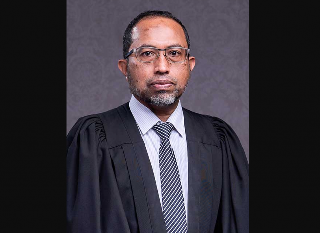 ހައިކޯޓުގެ ކުރީގެ ފަނޑިޔާރު ޝުއައިބު އަވަހާރަވެއްޖެ