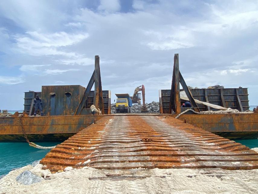 ބޮޑުހިލައިގެ ދެވަނަ ބާރޖް ހަނިމާދޫއަށް ގެންގޮސްފި