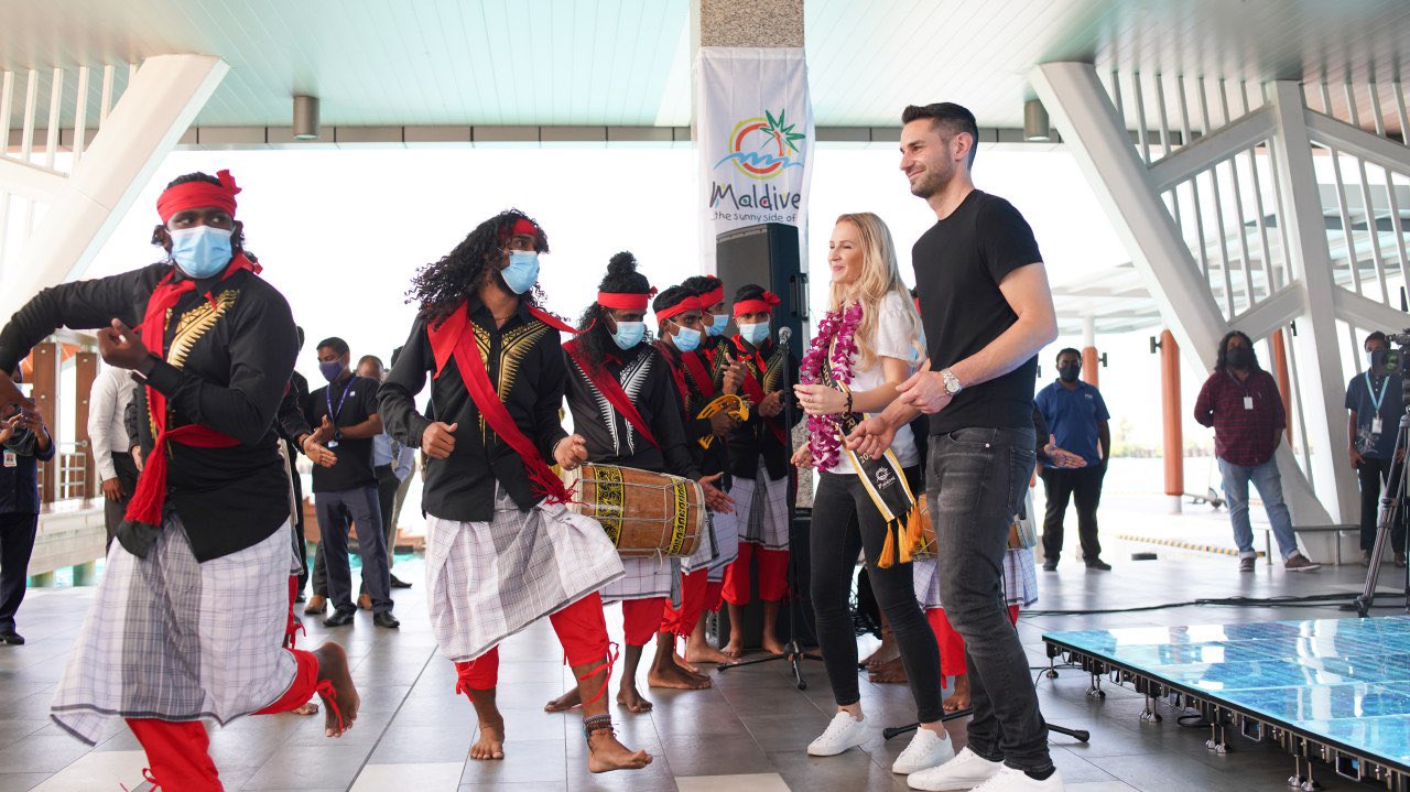 The 500,000th tourist arrival celebration. Photo: VIA/Twitter