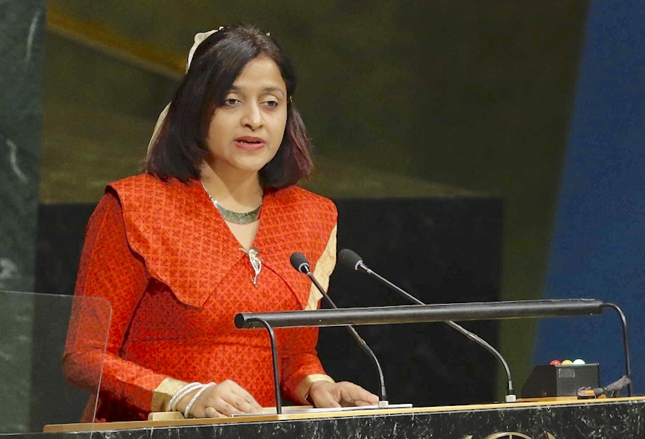 ހެދުން އެޅުމުގެ އުސޫލު ހަރުކަށި ކުރުމުގެ މަޤްސަދަކީ އަންހެނުން އެކަހެރިކުރުން: ދުންޔާ