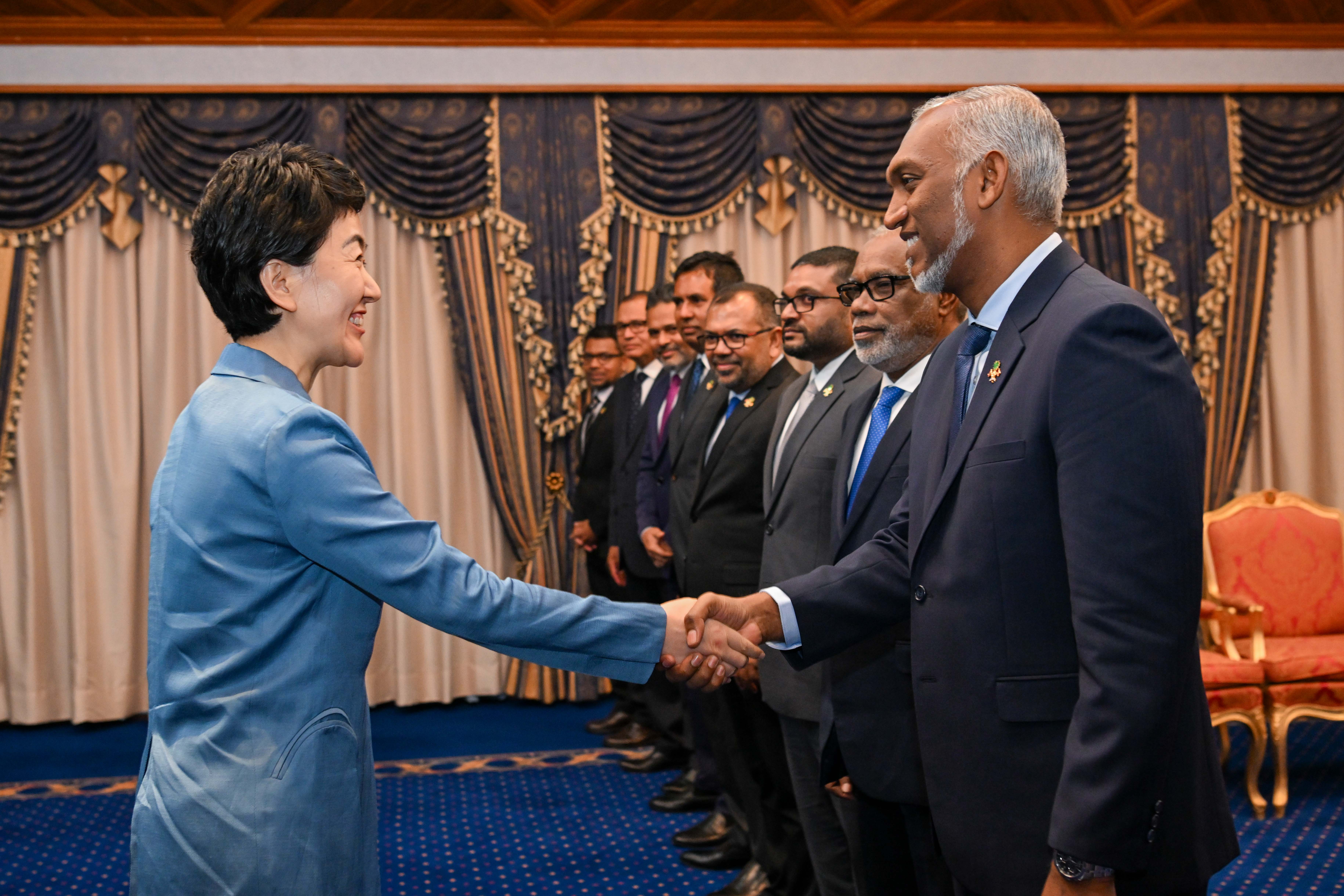 ރައީސްގެ ޗައިނާ ދަތުރުފުޅުގެ އެއްބަސްވުންތަކަށް ޢަމަލީ ސިފަ ގެނައުމަށް މަޝްވަރާ ކުރައްވައިފި