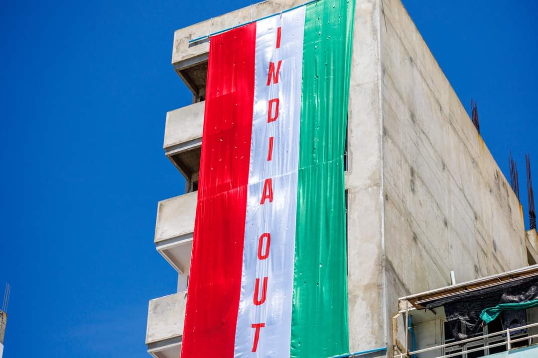 ޕީޕީއެމުން ކޯޓަށް ޙާޟިރުނުވުމުން އިންޑިއާ އައުޓް މައްސަލަ ބޭރުކޮށްލައިފި