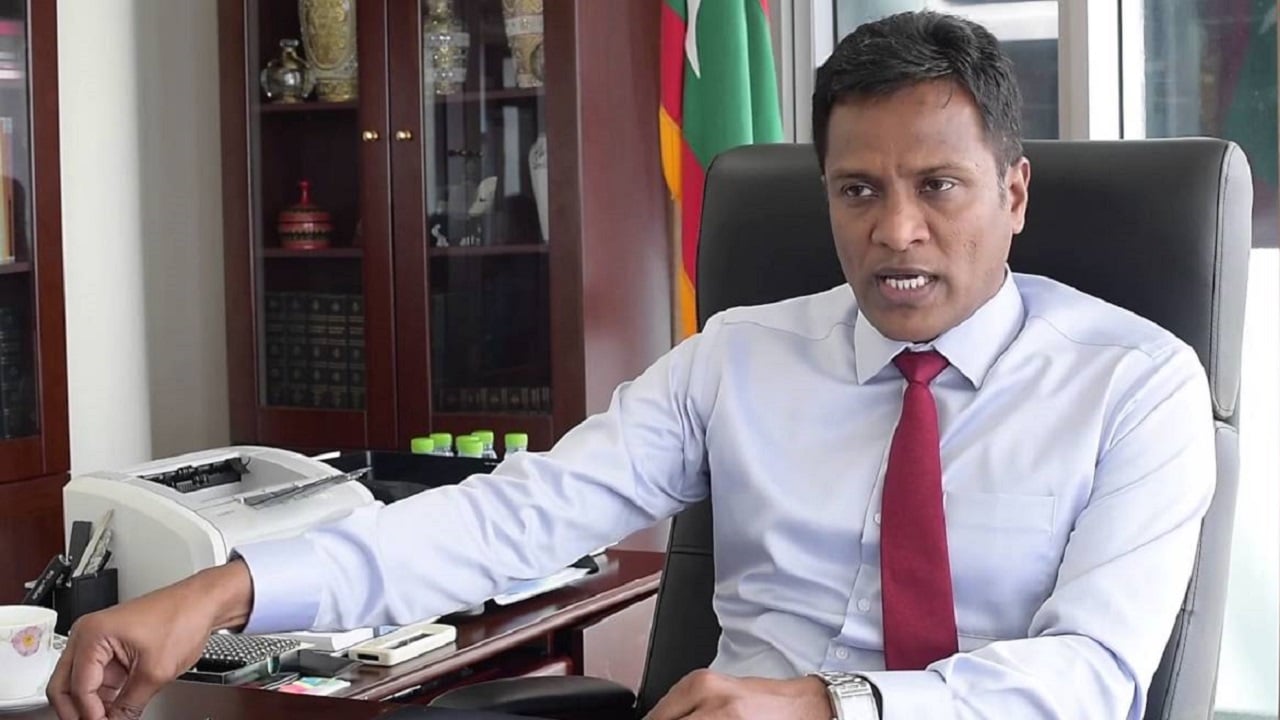 ކުންފުނިތަކުގެ ވެރިން ރައީސް އާއި، ސިޔާސީ ޕާޓީއަށާއި، އަމިއްލަ ނަފްސަށްވެސް ބައި އަޅާނެ: ޢުމަރު