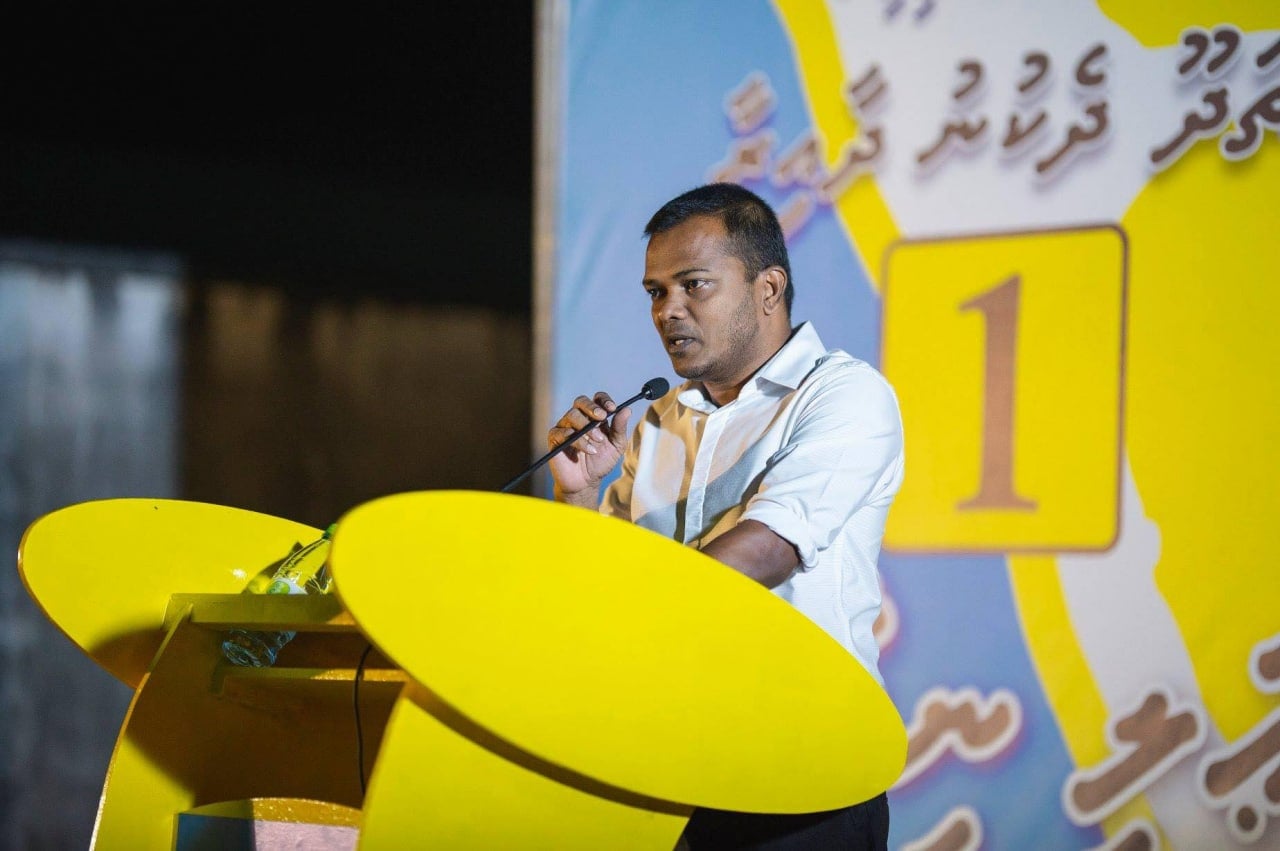 އައްޑޫ ސިޓީގެ މޭޔަރު ކަން ކާމިޔާބު ކުރި އަލީ ނިޒާރު.