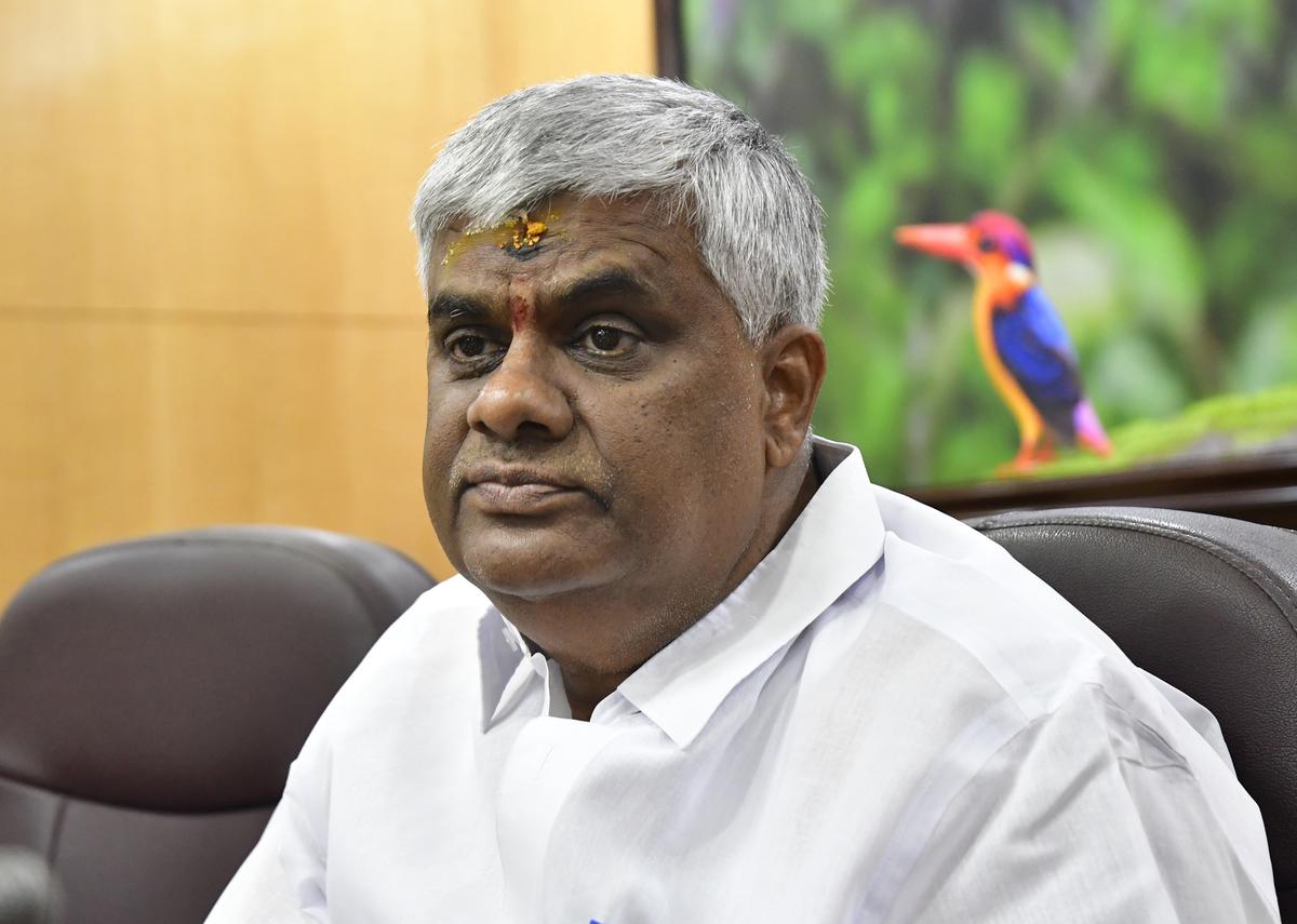 ކިޑްނެޕިންގ ތުހުމަތުގައި އިންޑިއާގެ ޕާޓީއެއްގެ ލީޑަރަކު ހައްޔަރުކޮއްފި