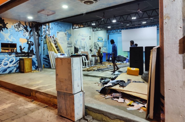 ޑިމޮކްރެޓްސްގެ ހަރުގެ ހުރިތަން ހުސްކޮށް އާބިމެއް ހޯދަނީ